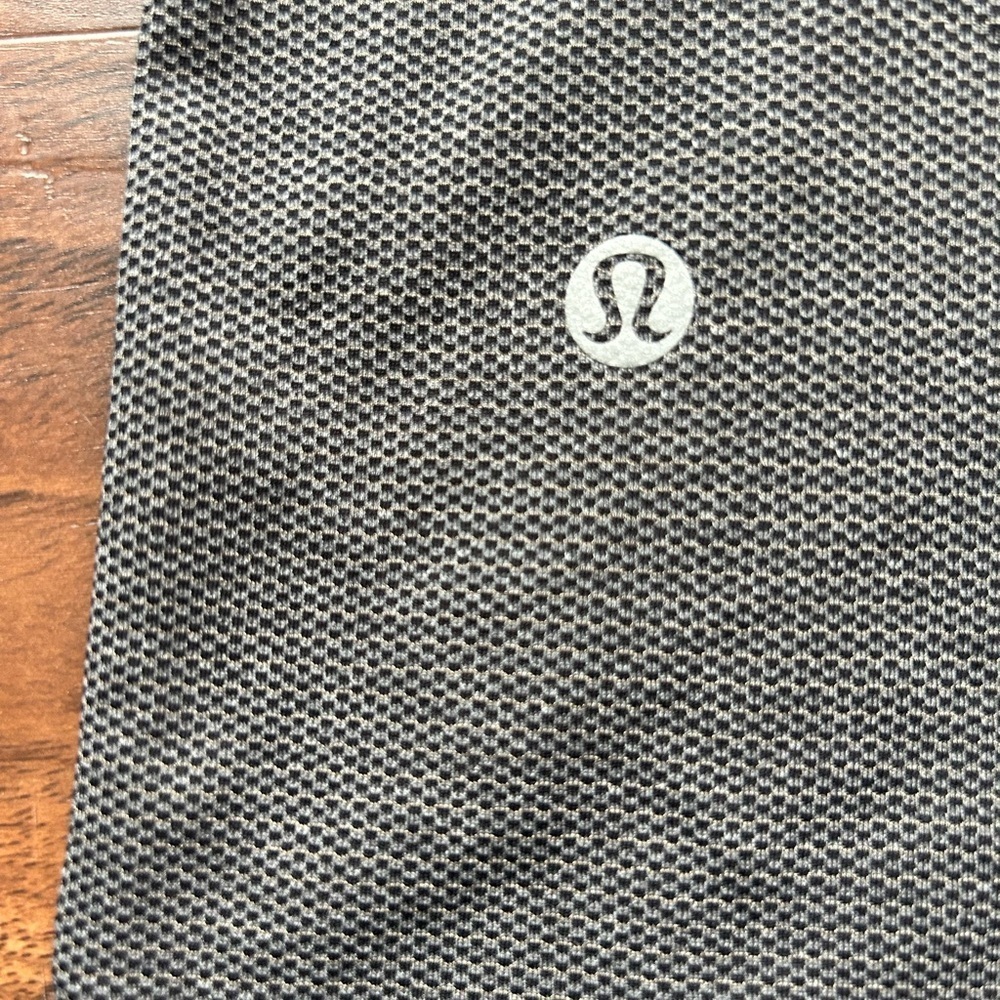 Vintage Lululemon Mens Short Sleeve 1/4 Zip 
Size Small 
Gray Black - Picture 3 of 8
